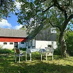 Ferienhaus Half-timbered House With West Garden In Besser