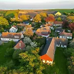 Half-timbered House With West Garden In Besser Ferienhaus Langemark