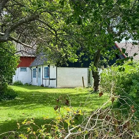 Half-timbered House With West Garden In Besser Semesterbostad Langemark