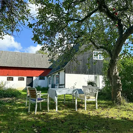 Nyaraló Half-timbered House With West Garden In Besser